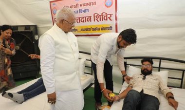 राज्यपाल श्री पटेल ने रक्तदान और स्वास्थ्य शिविर का लिया जायज़ा