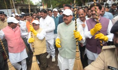 मुख्यमंत्री डॉ.यादव ने स्वच्छता के लिए श्रमदान कर "स्वच्छोत्सव" का किया शुभारंभ