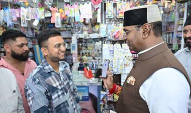 प्रधानमंत्री श्री मोदी के आहवान पर दुकानदारों ने शुरू किया स्वदेशी जागरण अभियान