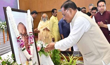 रायपुर : मुख्यमंत्री श्री विष्णुदेव साय ने श्रद्धेय शांताराम सर्राफ को अर्पित की श्रद्धांजलि