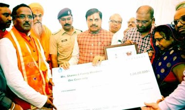 मुख्यमंत्री डॉ. यादव ने दिवंगत पुलिस कर्मियों को दी श्रद्धांजलि