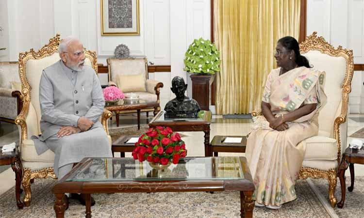 राष्ट्रपति द्रौपदी मुर्मु से मिले प्रधानमंत्री मोदी, जापान-चीन यात्रा के बाद बढ़ी कूटनीतिक सक्रियता