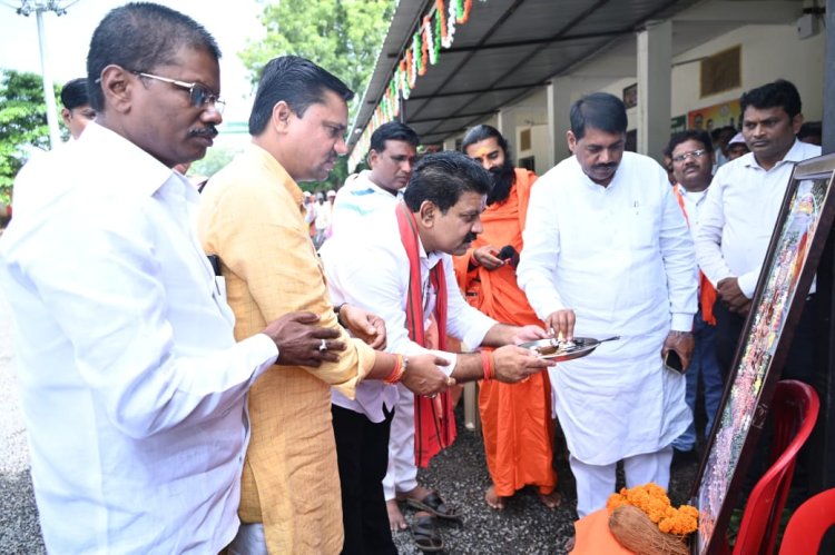 रायपुर : अयोध्या से लौटे प्रभु श्री रामलला के दर्शन कर 63 श्रद्धालुओं का उपमुख्यमंत्री श्री विजय शर्मा ने किया भव्य स्वागत और अभिनंदन