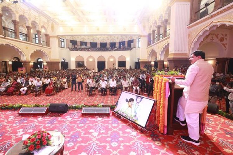 प्रदेश के विद्यार्थी राष्ट्रीय और अंतर्राष्ट्रीय स्तर पर अपनी प्रतिभा और योग्यता करें स्थापित : मुख्यमंत्री डॉ. यादव