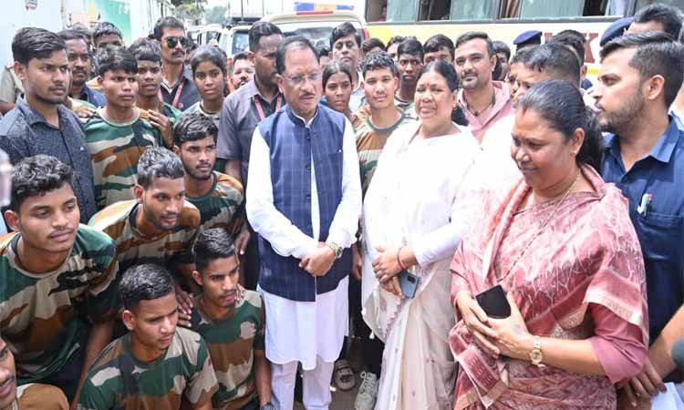 रायपुर : मुख्यमंत्री श्री विष्णुदेव साय से 26 अग्निवीरों ने की सौजन्य मुलाकात