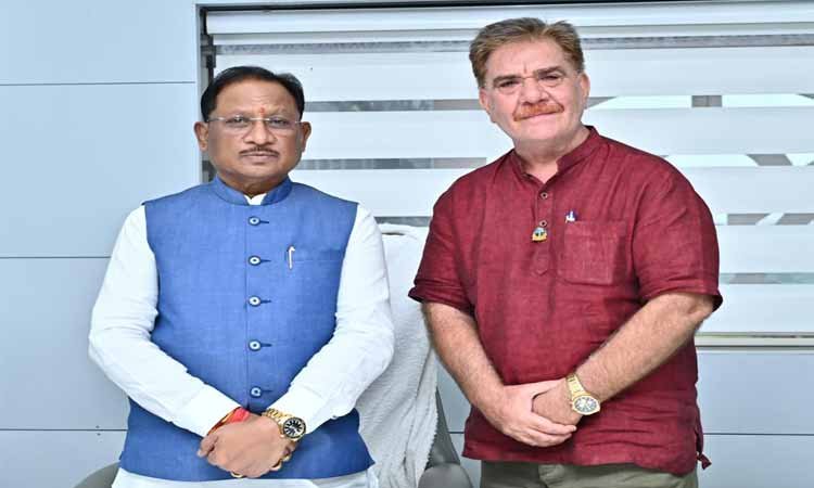 रायपुर : मुख्यमंत्री श्री विष्णु देव साय से हार्टफुलनेस संस्थान के डायरेक्टर श्री चावला ने की सौजन्य भेंट