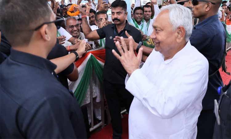 सीएम नीतीश कुमार देंगे श्रमिकों को पहली बार वार्षिक वस्त्र सहायता, खातों में आएंगे ₹5000