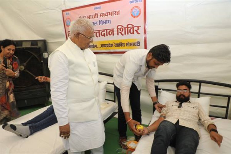 राज्यपाल श्री पटेल ने रक्तदान और स्वास्थ्य शिविर का लिया जायज़ा