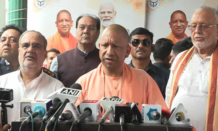 लखनऊ में मुख्यमंत्री योगी ने व्यापारियों संग की बैठक, GST 2.0 सुधारों पर हुई चर्चा