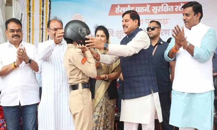 हेलमेट न पहनने की छोटी सी लापरवाही का नुकसान पूरे परिवार को न भुगतना पड़े : मुख्यमंत्री डॉ. यादव