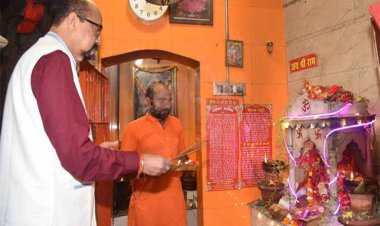 रायपुर : राज्यपाल श्री डेका ने हनुमान मंदिर में पूजा अर्चना की
