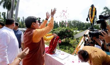 मुख्यमंत्री डॉ. यादव ने राष्ट्रपिता महात्मा गांधी को श्रद्धांजलि अर्पित की