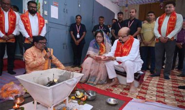 रायपुर : राज्यपाल श्री डेका ने विजयादशमी के अवसर पर राजभवन में शस्त्र पूजन और हवन किया