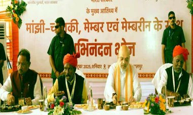 रायपुर : केन्द्रीय गृहमंत्री श्री अमित शाह मांझी-चालकी के साथ अभिनन्दन भोज में हुए शामिल