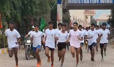 सासाराम में मतदाता जागरूकता के लिए मैराथन दौड़, "पहले करें मतदान, फिर जलपान" का संदेश