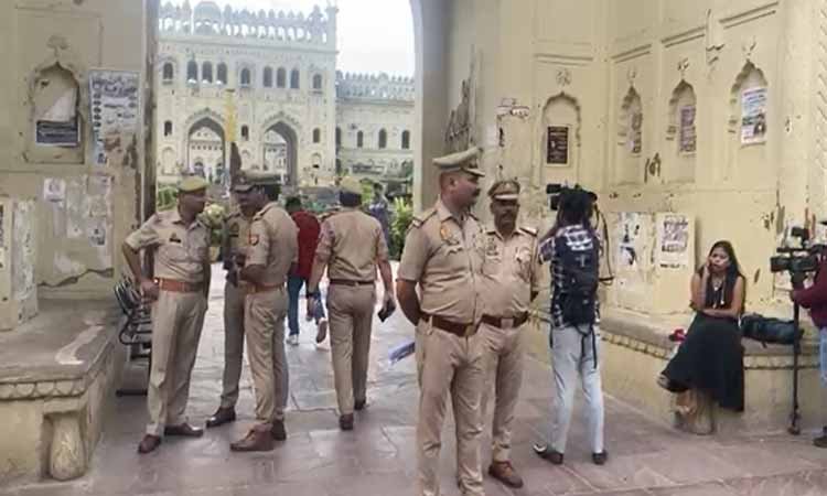 बरेली हिंसा के बाद लखनऊ में जुम्मे की नमाज़ के दौरान कड़ी सुरक्षा व्यवस्था