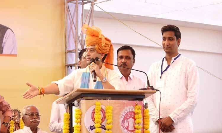 मुंगावली में ज्योतिरादित्य सिंधिया ने गणेशशंकर विद्यार्थी और स्वामी विवेकानंद की प्रतिमाओं का अनावरण किया