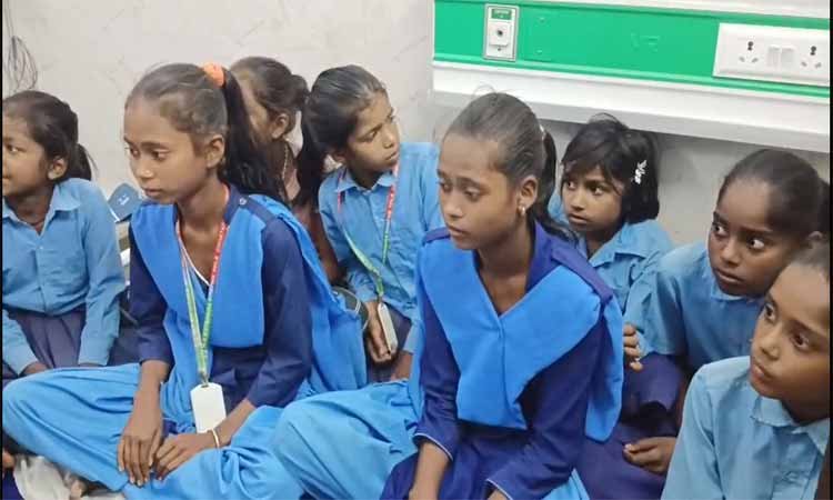 कटहरा मध्य विद्यालय में मिड-डे मील के बाद 24 बच्चों की तबीयत बिगड़ी