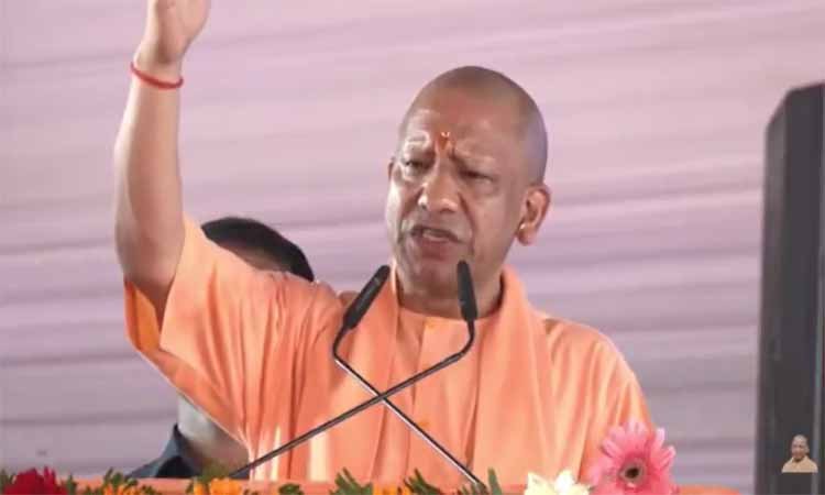 गोरखपुर में मुख्यमंत्री योगी ने वनटांगिया समुदाय संग दीपावली मनाई, 133 विकास परियोजनाओं का लोकार्पण और शिलान्यास