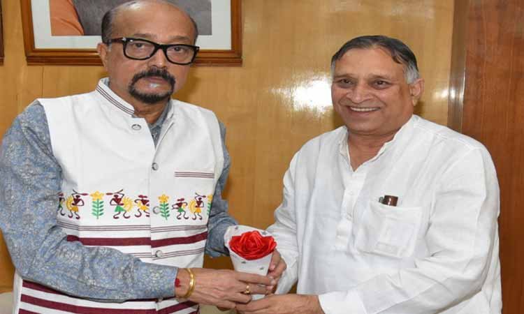 रायपुर : राज्यपाल श्री डेका से छत्तीसगढ़ दिव्यांगजन वित्त विकास निगम के अध्यक्ष श्री कावड़िया ने की सौजन्य भेंट