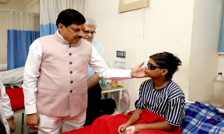 मुख्यमंत्री डॉ. यादव ने हमीदिया हॉस्पिटल में बच्चों और नागरिकों के स्वास्थ्य का हाल-चाल जाना