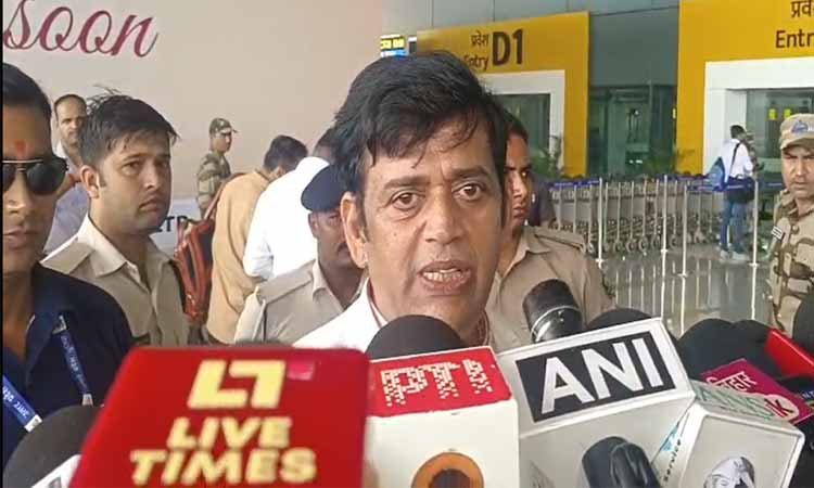 रवि किशन का तेजस्वी यादव पर पलटवार — “अब लालटेन नहीं, एलईडी लाइट वाला बिहार है”