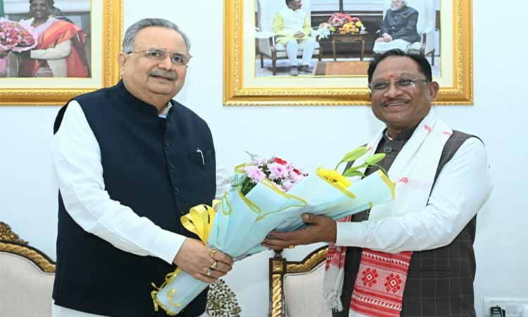 रायपुर : मुख्यमंत्री श्री विष्णु देव साय को विधानसभा अध्यक्ष डॉ. रमन सिंह ने नवीन विधानसभा भवन के लोकार्पण समारोह में शामिल होने का दिया आमंत्रण