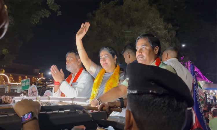 दानापुर में भाजपा उम्मीदवार रामकृपाल यादव के समर्थन में रेखा गुप्ता का विशाल रोड शो