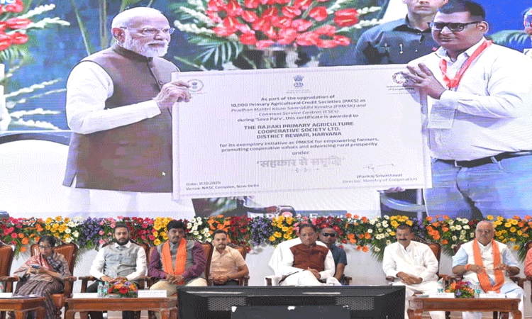 रायपुर : प्रधानमंत्री श्री नरेन्द्र मोदी ने किसानों के लिए 41 हजार करोड़ रूपए से अधिक की दो नई योजनाओं का किया शुभारंभ