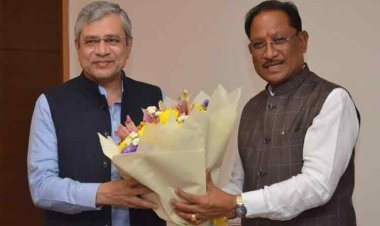 रायपुर : मुख्यमंत्री श्री विष्णुदेव साय ने केंद्रीय रेल मंत्री श्री अश्विनी वैष्णव से की सौजन्य मुलाकात