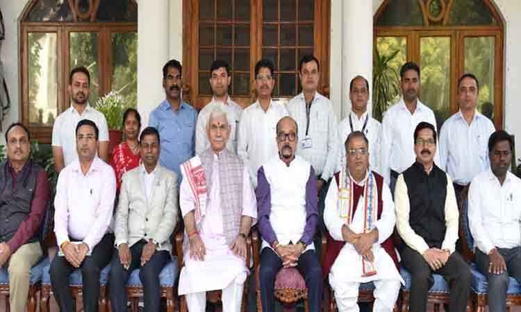 रायपुर : राज्यपाल श्री रमेन डेका से जम्मू-कश्मीर के उपराज्यपाल श्री मनोज सिन्हा ने की सौजन्य मुलाकात