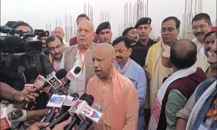 मुख्यमंत्री योगी आदित्यनाथ ने कुशीनगर में महात्मा बुद्ध कृषि एवं प्रौद्योगिकी विश्वविद्यालय का निरीक्षण किया