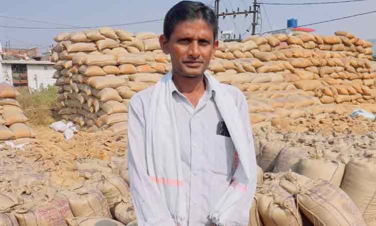 रायपुर : ग्राम घिवरी के किसान बालेश्वर पटेल ने बेचा 169 क्विंटल धान, बोले “सरल व्यवस्था और समय पर भुगतान ने बढ़ाया आत्मविश्वास”