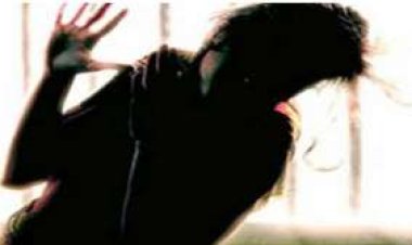 दिल्ली: बच्चे को गोद में लेकर खड़ी थी महिला, तभी शख्स ने फेंक दिया तेजाब, मचा हड़कंप