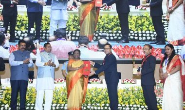 मध्यप्रदेश के राजस्व आयुक्त और 15 जिलों के कलेक्टर्स को मिला "भूमि सम्मान 2023"