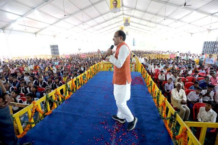 मध्यप्रदेश में सरकार नहीं परिवार चलाता हूँ - मुख्यमंत्री श्री चौहान