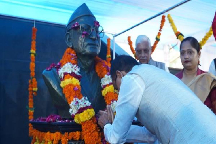 स्व. बैनर्जी ने पदचिन्ह बनाए, उनके सपनों के राष्ट्र निर्माण का संकल्प लें - मुख्यमंत्री श्री चौहान