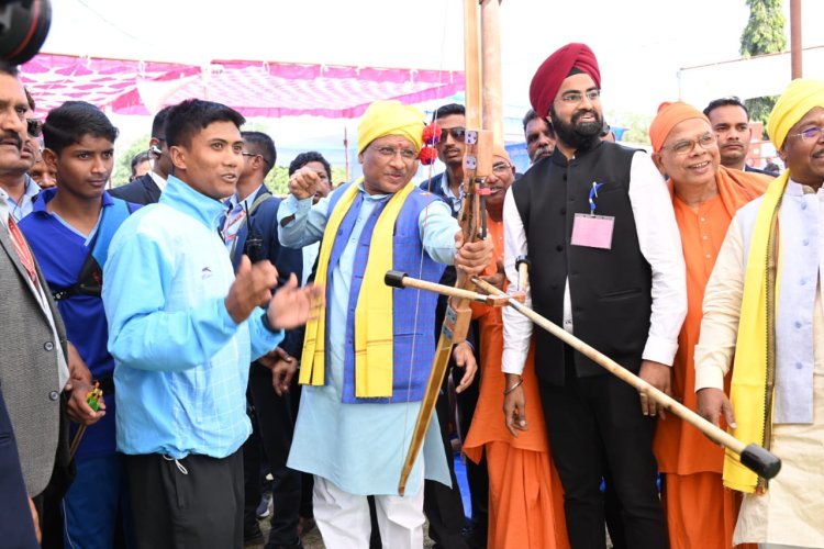 मुख्यमंत्री श्री विष्णुदेव साय ने तीरंदाजी में आजमाया हाथ,लक्ष्य पर लगाया सटीक निशाना