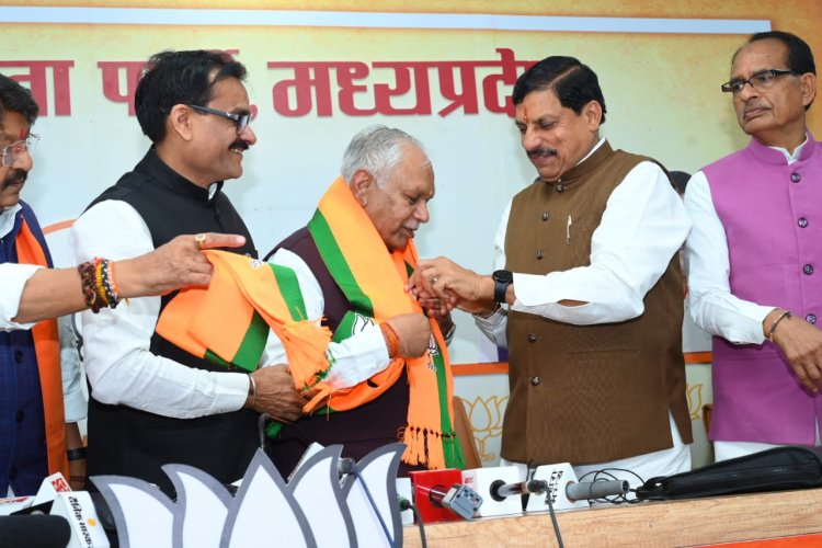 कांग्रेस के वरिष्ठ नेता सुरेश पचौरी एवं पूर्व सांसद गजेंद्र सिंह राजूखेड़ी सहित पूर्व विधायकों एवं कांग्रेस नेताओं ने ली पार्टी की सदस्यता