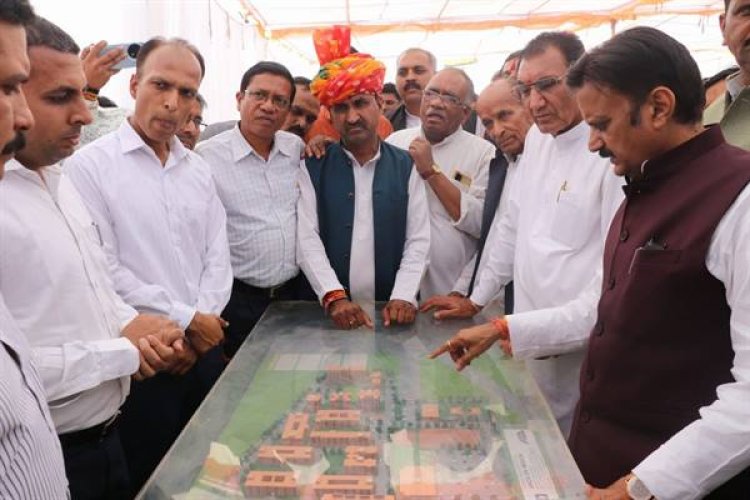 उप मुख्यमंत्री श्री शुक्ल ने निर्माणाधीन मेडिकल कॉलेज एवं जिला अस्पताल राजगढ़ का किया निरीक्षण