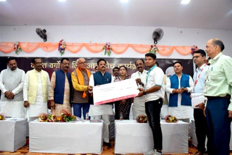समाज के अंतिम पक्ति पर खड़े व्यक्ति के समग्र विकास के लिए प्रतिबद्ध हैं प्रधानमंत्री श्री मोदी- उप मुख्यमंत्री श्री शुक्ल