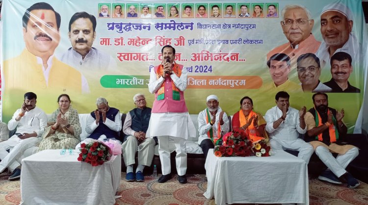 प्रधानमंत्री जी गरीबों के कल्याण व महिला सशक्तिकरण के लिए कई योजनाएं चला रहे