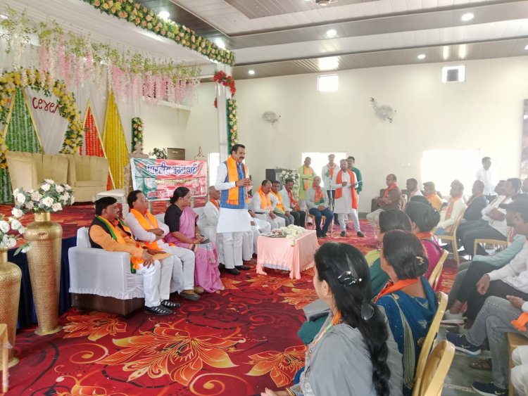 जनकल्याणकारी योजनाओं की जानकारी लोगों तक पहुंचाना आवश्यक :- डॉ. महेन्द्र सिंह