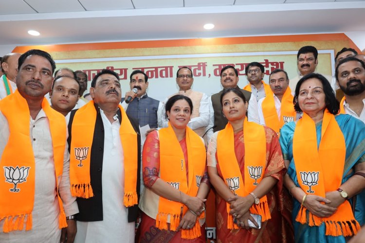 कांग्रेस को सुरखी से बड़ा झटका, कांग्रेस की वरिष्ठ नेत्री व पूर्व विधायक श्रीमती पारूल साहू ने भजापा की सदस्यता ली