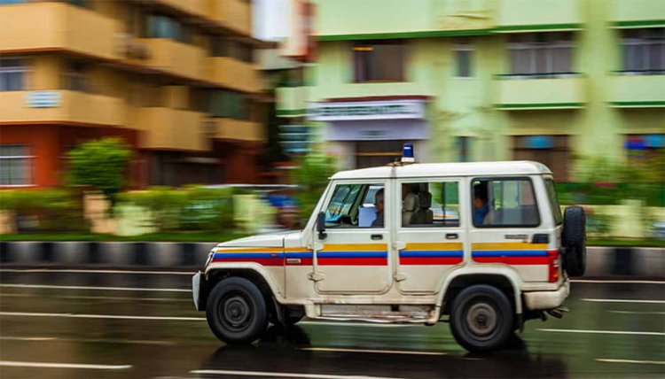 Agra: कर्ज से परेशान होकर आत्महत्या के लिए निकला था... पुलिस की तत्परता से बच गई युवक की जान