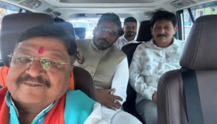 Lok Sabha Election 2024: इंदौर में भी सूरत सा 'सूरत-ए-हाल', कांग्रेस को बड़ा झटका, BJP में शामिल हुए अक्षय कांति 'बम'