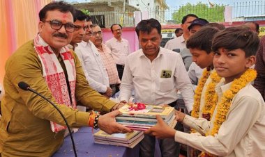 कौशल विकास एवं रोजगार राज्यमंत्री श्री टेटवाल ने "स्कूल चलें हम" अभियान में बच्चों का स्वागत किया