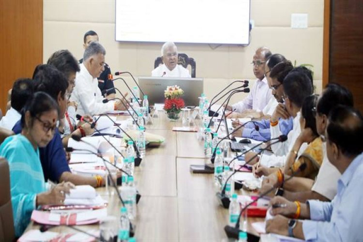 अंकसूची और डिग्री वितरण की कार्रवाई त्वरित गति से करें : श्री मंगुभाई पटेल