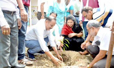 एक पेड़ माँ के नाम अभियान से जुड़ हर नागरिक पौधे अवश्य लगाएं : श्रीमती गौर
