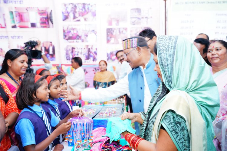 रायपुर : बच्चों की मोहक मुस्कान का जादू....